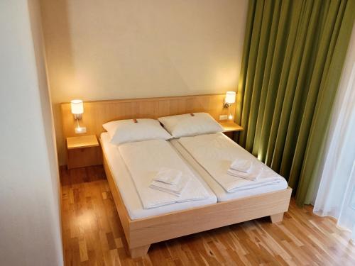 Postel nebo postele na pokoji v ubytování Gästezimmer Familie Fries