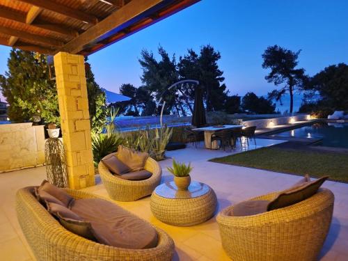 Posezení v ubytování Villa Musa with private pool