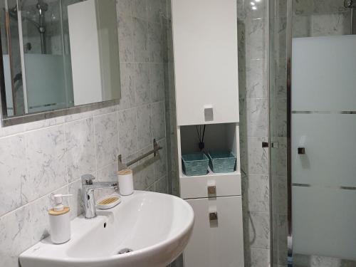 Ένα μπάνιο στο La Dimora di Pietra