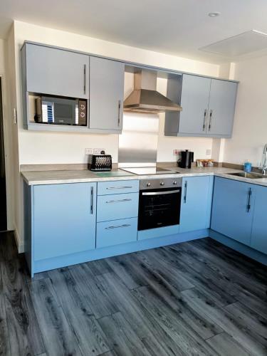 Η κουζίνα ή μικρή κουζίνα στο Modern 1 Bedroom Apt 7 near City Centre Parking