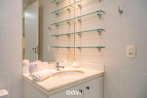Et badeværelse på Apartamento Completo In Mare Bali Cotovelo by Qavi