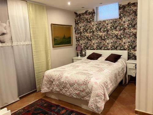 Un pat sau paturi într-o cameră la Ferienhaus-stadtkyll Beim Förster