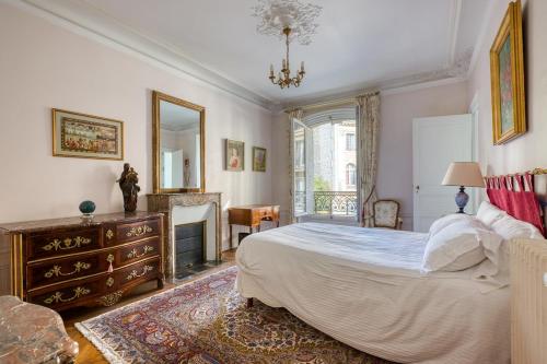 Superb 4 bdrms 185m2 Apt Trocadero