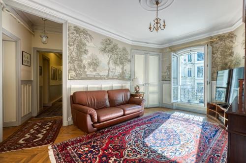 Superb 4 bdrms 185m2 Apt Trocadero