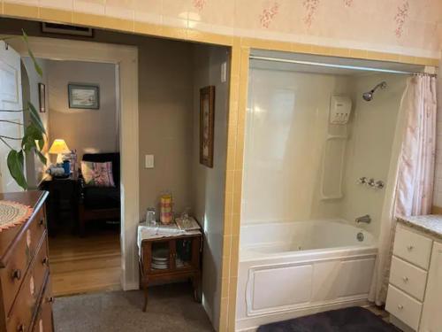 Ένα μπάνιο στο Plum Duff House