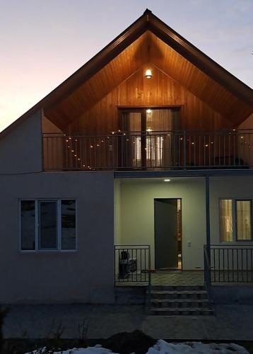 Το κτήριο όπου στεγάζεται  το διαμέρισμα