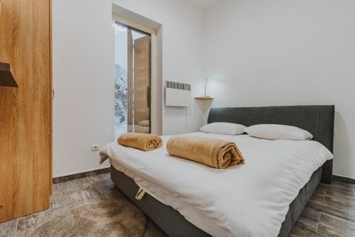 En eller flere senge i et værelse på Bjelašnica Alpine Apartments