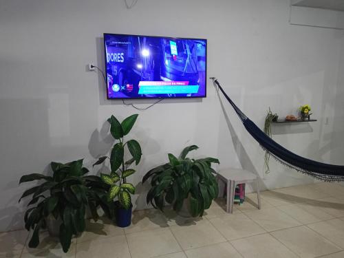 Et tv og/eller underholdning på Casa de Férias- Com 2 quartos, Piscina e Churrasqueira