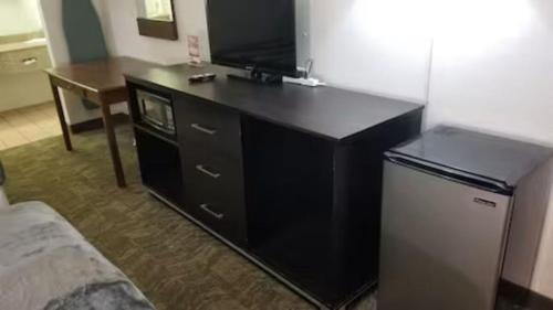 Kuchyň nebo kuchyňský kout v ubytování OSU 2 Queen Bed Hotel Room 238