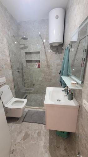 Bilik mandi di Apartment Ella