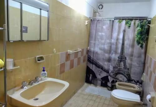 Koupelna v ubytování Quincho Vayolet