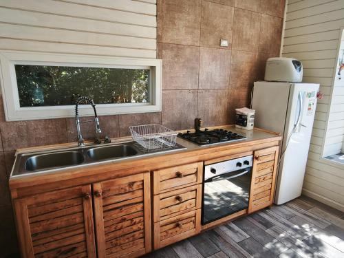 Nhà bếp/bếp nhỏ tại Cabañas Torre Huillinco