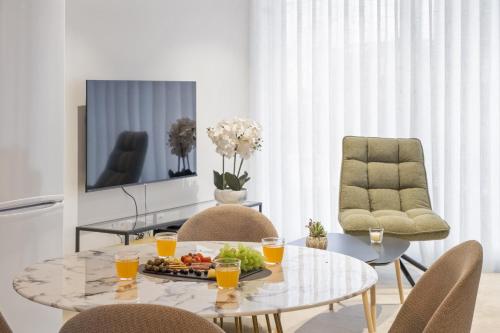 a living room with a table with a plate of food at Sunflower Gem by Homie in Caniço