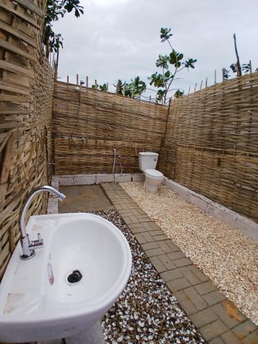 Ένα μπάνιο στο Lompoul Nature