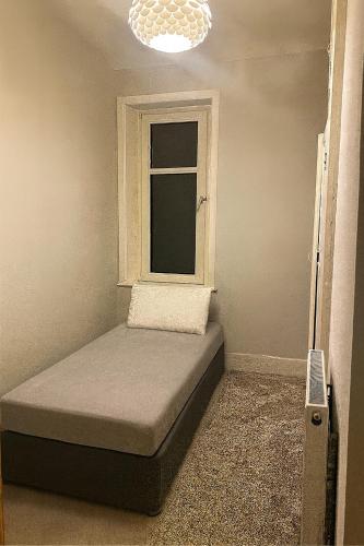 Ένα ή περισσότερα κρεβάτια σε δωμάτιο στο Simple & Peaceful Space