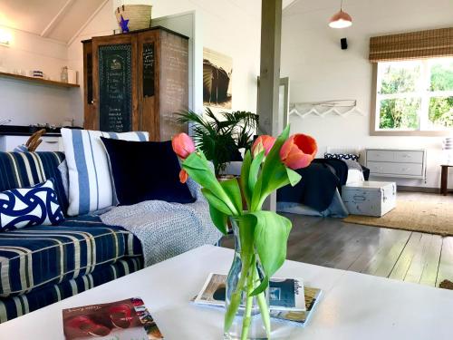 Et opholdsområde på Bay of Islands - Lemon Tree Cottage, Chic secluded epic sea views