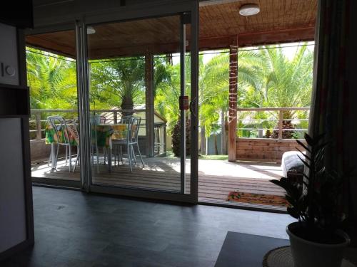 Un balcon sau o terasă la Bungalow 36- Pointe Faula