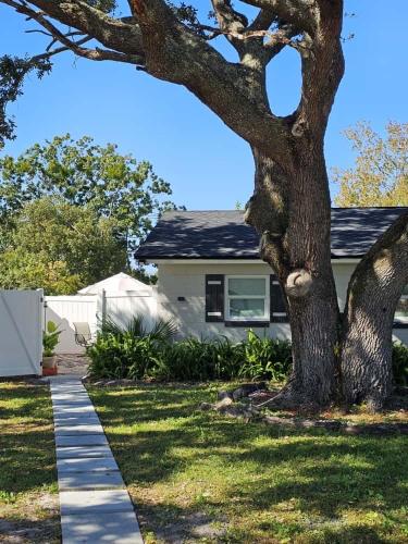 O grădină în afara Private 1 Bedroom Suite Near Orlando Attractions