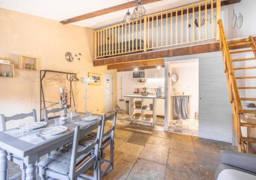 Logement bohème 2 à 4 personnes centre Beaucaire Cocoon 4