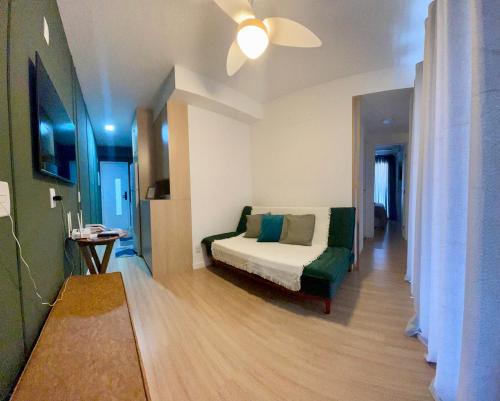 Et tv og/eller underholdning på Apartamento Inteiro Novo Praia, 2 Varandas, Piscina e Vista Parcial MAC