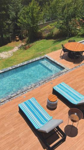 Πισίνα στο ή κοντά στο CASA MAGNÍFICA EM CAMPOS DO JORDÃO - Nova