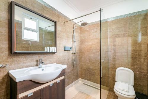 a bathroom with a sink and a glass shower at Casa da Georgina by GALMI in Arco da Calheta