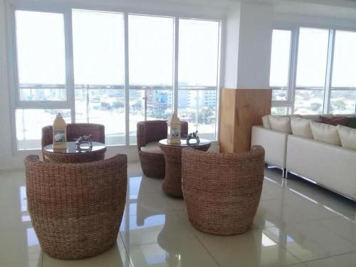 Zona de estar de Staycation near Sucat Toll Gate