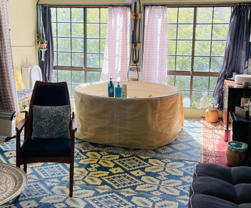 Zona de estar de Getaway Spa Retreat with Watsu Pool Blue Mountains