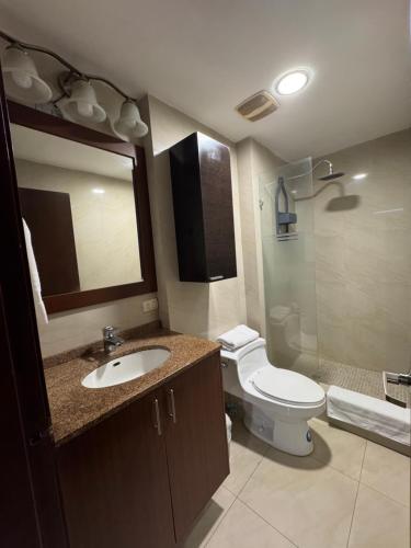 Koupelna v ubytování Exclusivo Departamento Samborondón Plaza Piso 2