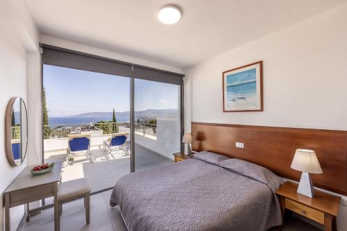 Ένα ή περισσότερα κρεβάτια σε δωμάτιο στο Melissoula Villa