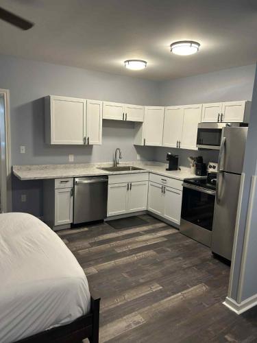 Η κουζίνα ή μικρή κουζίνα στο The Rustic Railroad Studio