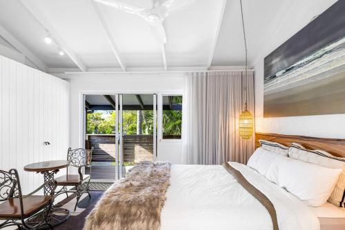 En eller flere senge i et værelse på 2-12 Hill Street Sunshine Beach