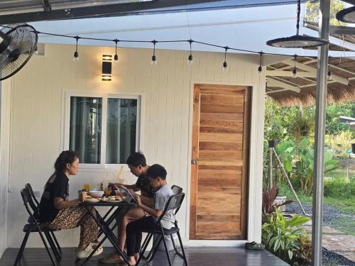 Κήπος έξω από το Chaba3