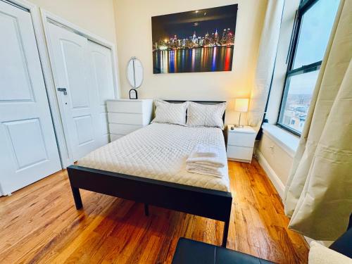 Фотография из галереи Modern Luxury Executive Room with NYC Fast Access в городе Патерсон