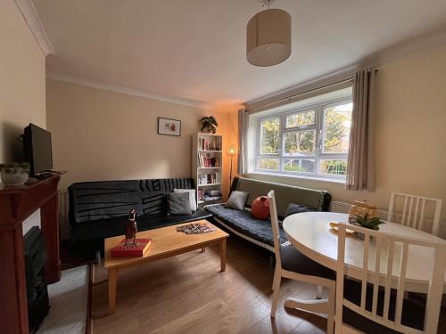 Posezení v ubytování Cozy 4-Bed House in Wimbledon