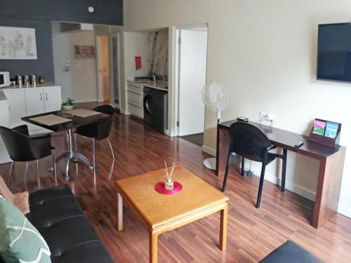 Gallery image of Cape Town CBD Pool Near CTICC Parliament Waterfront in Cape Town