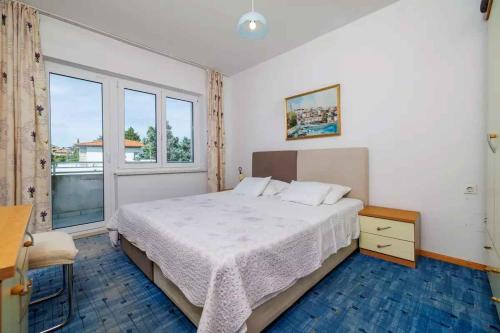 Apartment in Novi Vinodolski 15308