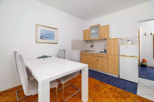 Apartment in Novi Vinodolski 15308