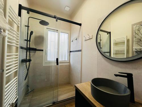 Koupelna v ubytování Argelès Plage Maison, Parking, 50m de la plage - FR-1-309-322