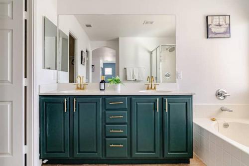 Et badeværelse på Villa Next to Coachella Music Festival