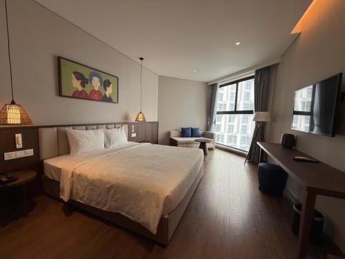 En eller flere senge i et værelse på Mandala Mui Ne - Beach & Pool Suites