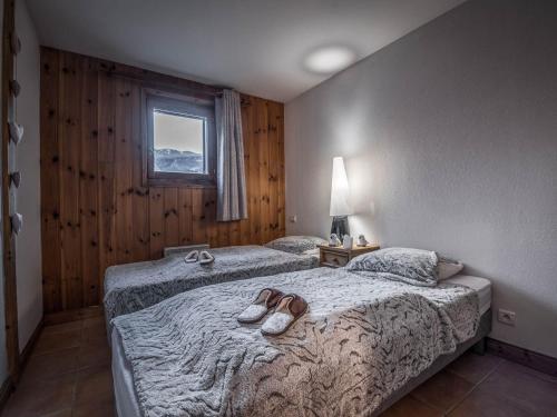 Appartement ski aux pieds, 6 pers, parking couvert - FR-1-411-1009