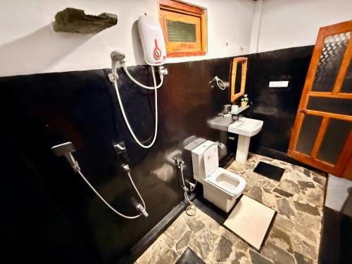Udawalawe Safari House的一间浴室