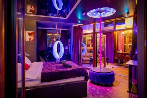 Postel nebo postele na pokoji v ubytování Grey Champagne Spa by Secret Apartament