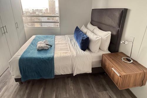 Ένα ή περισσότερα κρεβάτια σε δωμάτιο στο Loft Panoramico Varun Luxury Torre Acqua