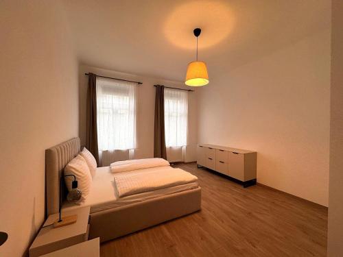 Bright Rooms, 6 Minutes to Metro U3