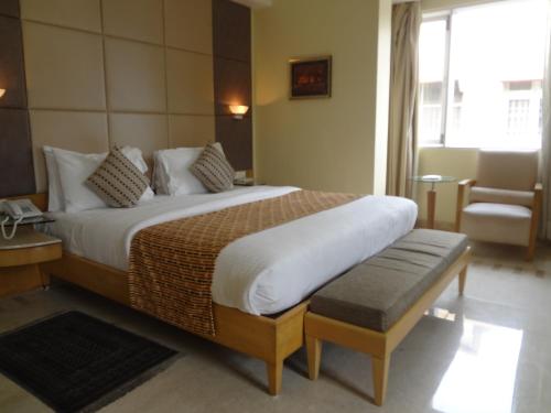 Postel nebo postele na pokoji v ubytování Ascot Hotel