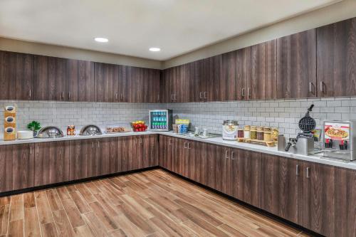 Køkken eller tekøkken på Residence Inn by Marriott Denver Airport at Gateway Park