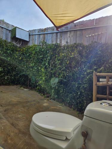 Ένα μπάνιο στο Danny Glamping Farm