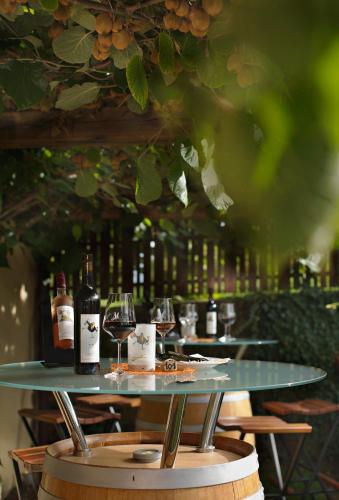 a table with two bottles of wine and wine glasses at Wein-Domizil Brennofen in Ilbesheim